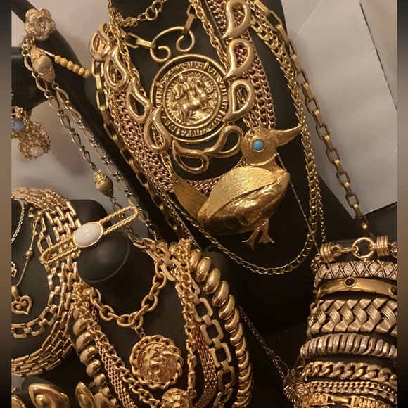 ⚜️4 LBs vintage modern retro Jewelry Lot~ Signed & Unsigned ⚜️ Reseller’s Dream - Picture 8 of 8